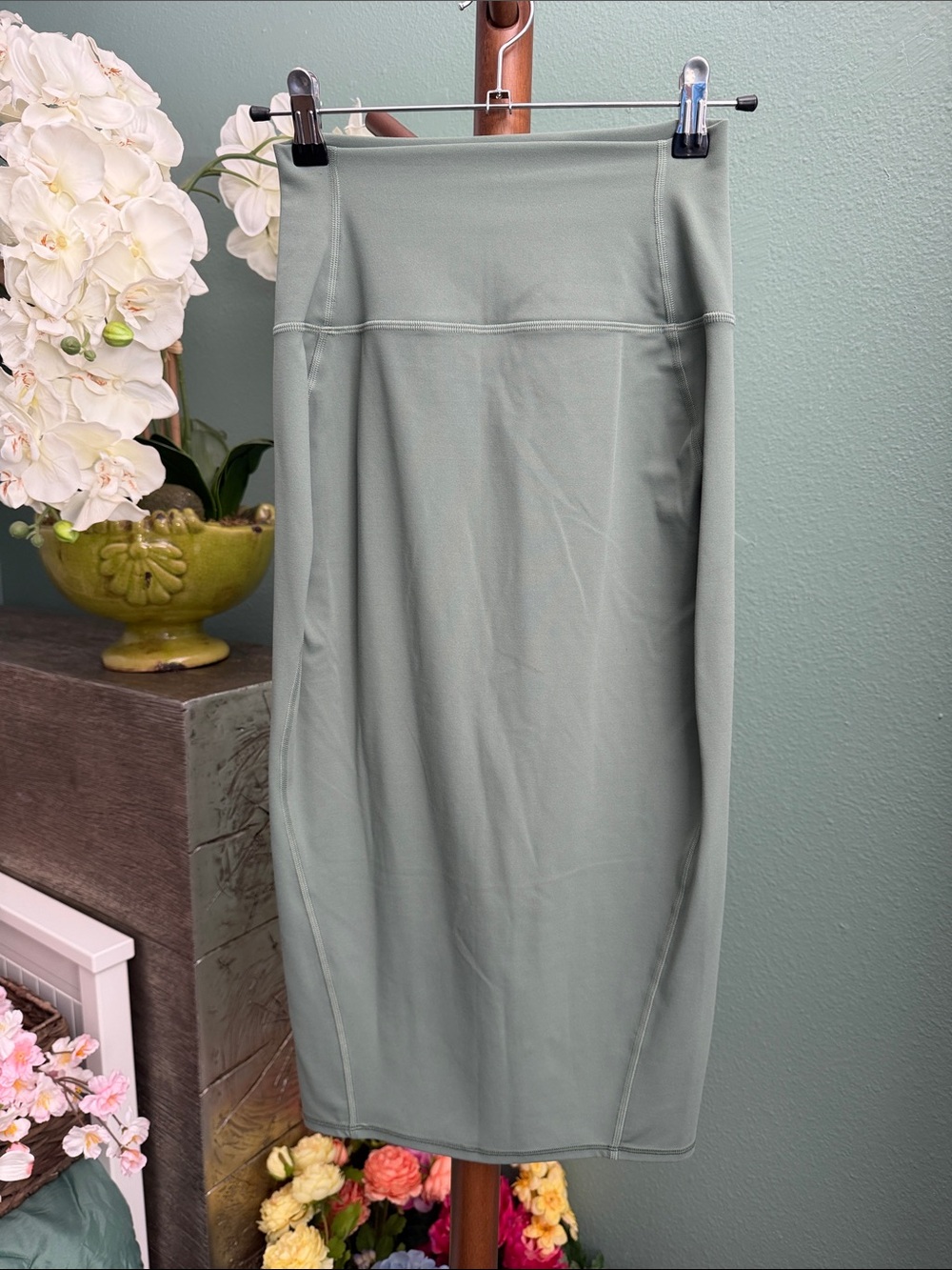 LULULEMON Nulu Slim-Fit High-Rise Midi Skirt